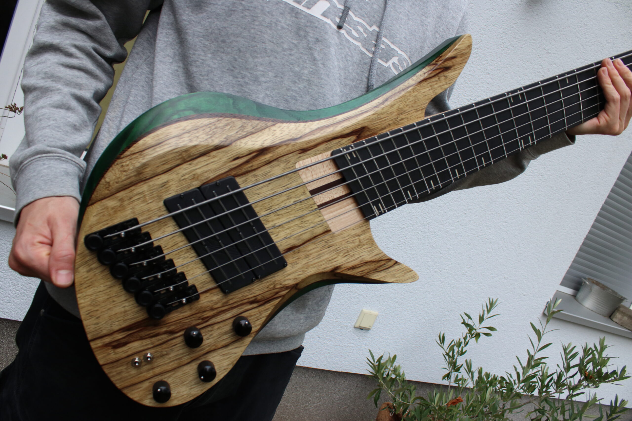 constance 6 string headless bass black limba top