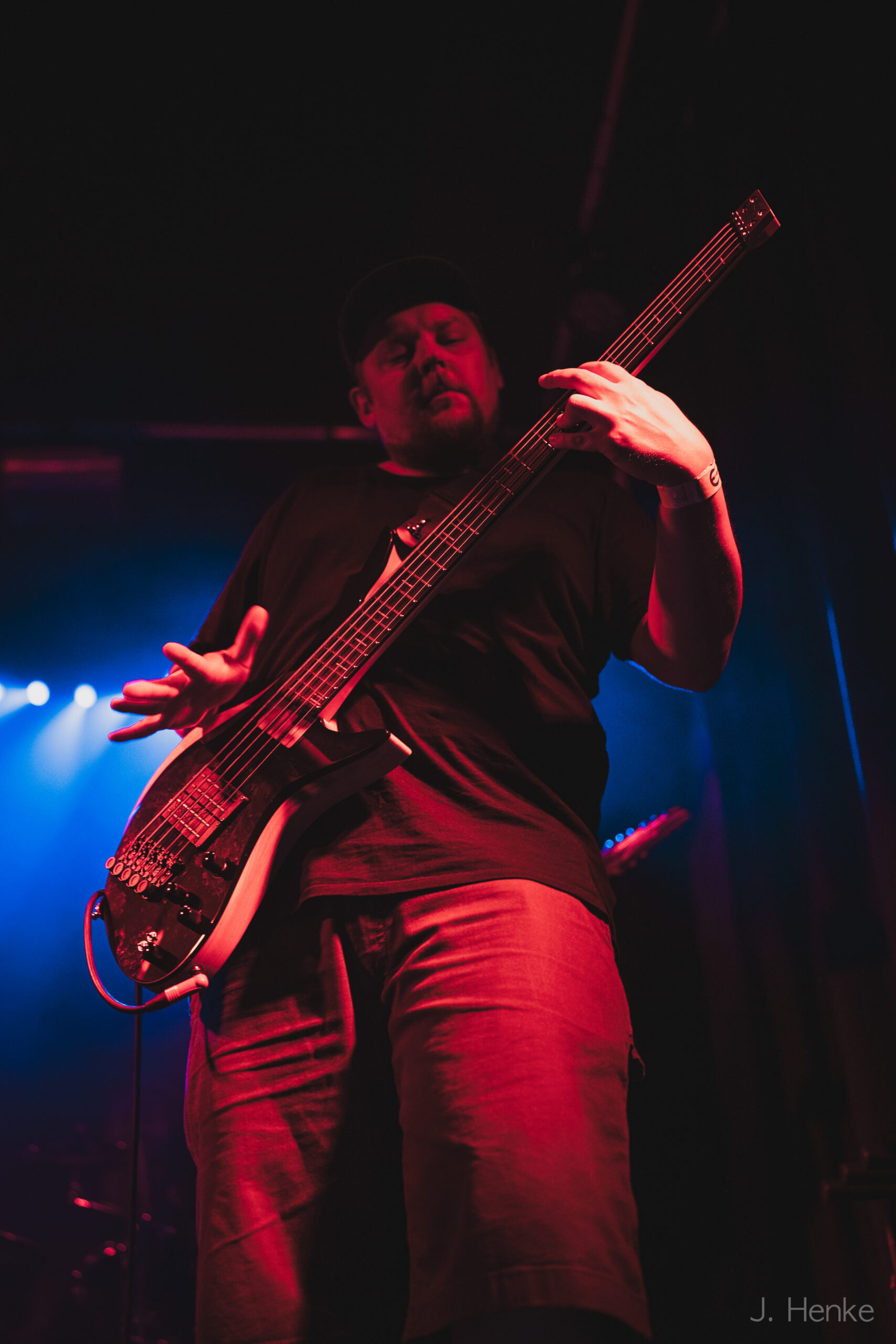 Henrik plays constance 5 string headless bass front
