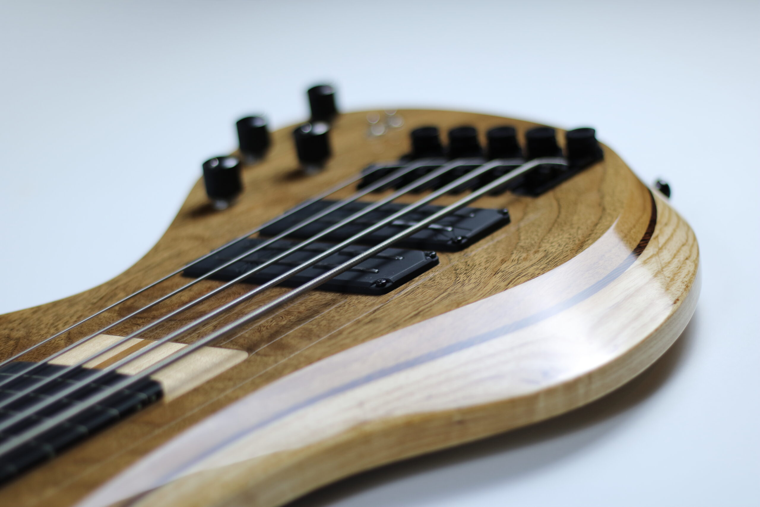 Constance B5 Fretless Body Closeup