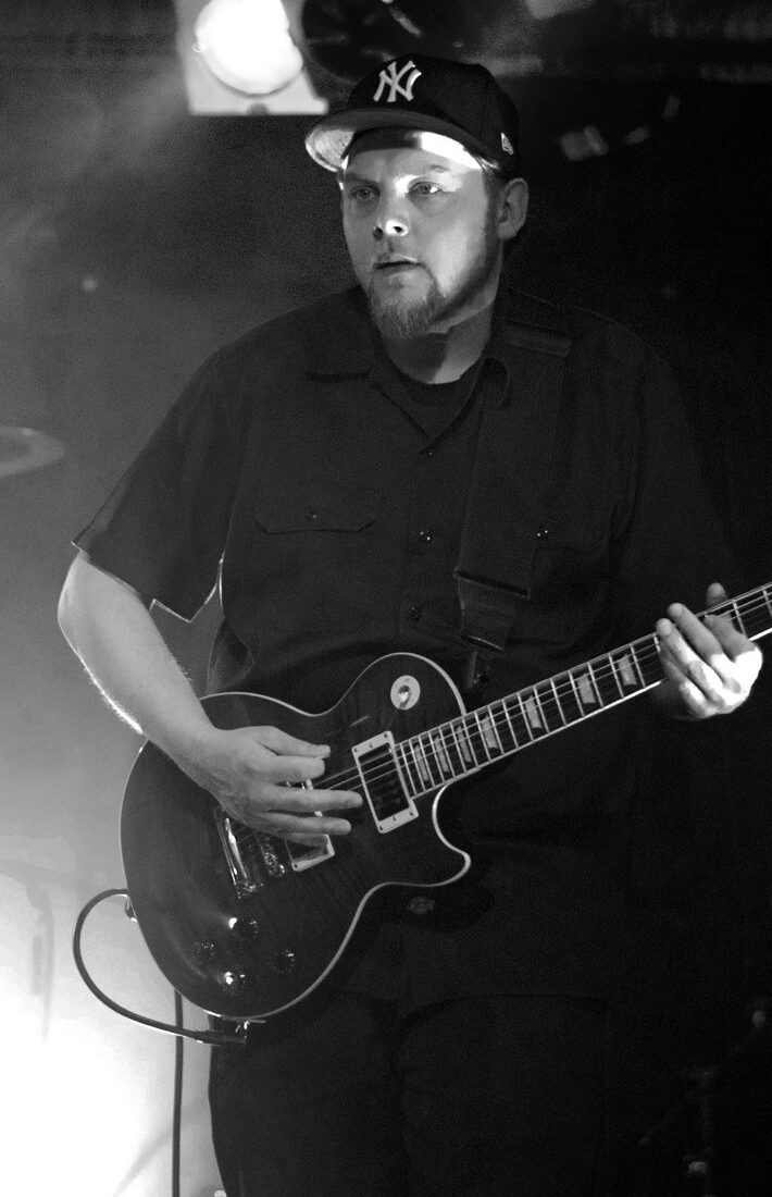 Henrik plays Constance 5 string headless bass Front